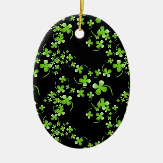 Hübsches Kleeblatt-Muster, grün auf schwarzem Zube Keramik Ornament (Vorne)