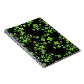 Hübsches Kleeblatt-Muster, grün auf schwarzem Zube Notizblock (Rechte Seite)