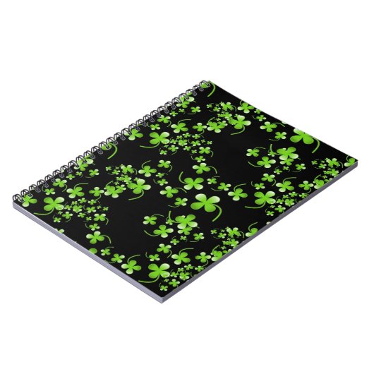 Hübsches Kleeblatt-Muster, grün auf schwarzem Zube Notizblock (Linke Seite)