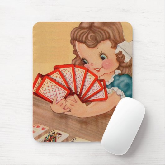 hübsches kleines Mädchen, das Karten spielt Mousepad (Mit Mouse)