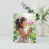 Hübsches kleines Mädchen riecht nach einer rosa Ro Postkarte (Stehend Vorderseite)