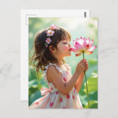 Hübsches kleines Mädchen riecht nach einer rosa Ro Postkarte (Vorne/Hinten)
