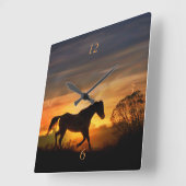 Hübsches Laufpferd in einem südwestlichen Sonnenau Quadratische Wanduhr (Winkel)