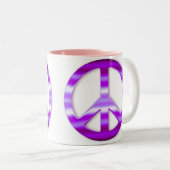 Hübsches lila Friedenszeichen Zweifarbige Tasse (VorderseiteRechts)