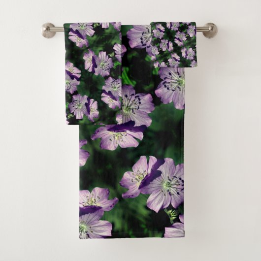 Hübsches Lila Geranium-Blume-Pair-Muster Badhandtuch Set (Insitu)