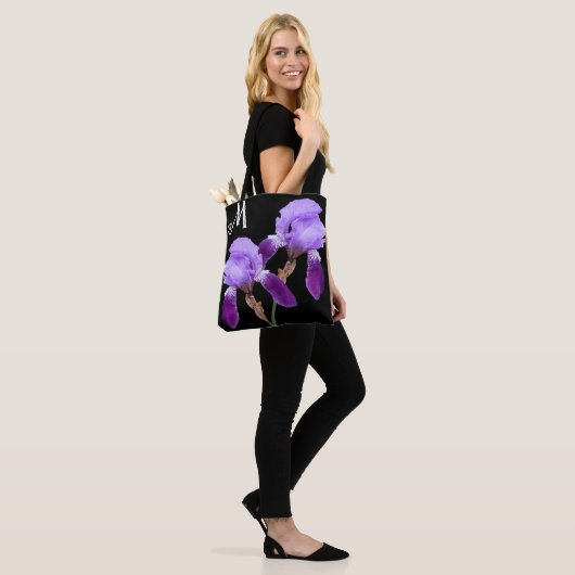Hübsches lila Iris floral boho M Monogramm niedlic Tasche (Am Model)
