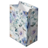 Hübsches Lila Lavendel Weißes Blume Brautparty Mittlere Geschenktüte (Vorderseite Schrägansicht)