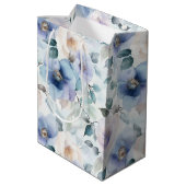 Hübsches Lila Lavendel Weißes Blume Brautparty Mittlere Geschenktüte (Rückseite Schrägansicht)