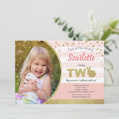 Hübsches Mädchen 2. Geburtstag Foto Einladung Rosa (Stehend Vorderseite)