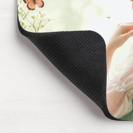 Hübsches Mädchen im Sommergarten Mousepad (Ecke)