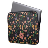 Hübsches modernes dunkles Blumenmuster Monogramm Laptopschutzhülle (Vorderseite Links)