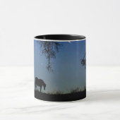 Hübsches Pferd und Starry Night mit Eichenbäumen Tasse (Zentrum)
