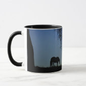 Hübsches Pferd und Starry Night mit Eichenbäumen Tasse (Links)