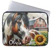 Hübsches Pinto Brown und Weißpferd auf rustikaler  Laptopschutzhülle (Vorderseite)