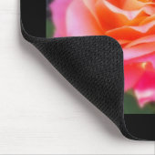 Hübsches Rosa- und Orange-Rose-Macro-Foto Mousepad (Ecke)