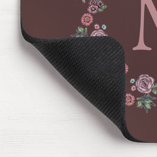 Hübsches Rosenblatt Burgundy Monogram Mousepad (Ecke)
