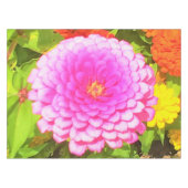 Hübsches Round Pink Zinnia im Sommergarten Tischdecke (Vorderseite (Horizontal))