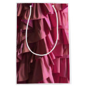 Hübsches Ruffles Muster Modernes Mittlere Geschenktüte (Vorderseite)