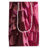 Hübsches Ruffles Muster Modernes Mittlere Geschenktüte (Rückseite)