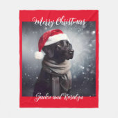 Hübsches Schwarzes Labor in Scarf und Weihnachtsma Fleecedecke (Vorderseite)