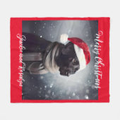 Hübsches Schwarzes Labor in Scarf und Weihnachtsma Fleecedecke (Vorderseite (Horizontal))