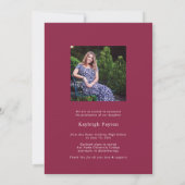 Hübsches Script Abschluss Arch Foto Burgundy Einladung (Rückseite)