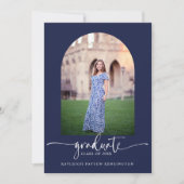 Hübsches Script Abschluss Arch Foto Navy Blue Einladung (Vorderseite)