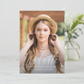 Hübsches Script Blue Virtual Graduation Party Foto Ankündigung (Stehend Vorderseite)