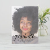 Hübsches Script Blush Pink Foto Graduation Party Einladung (Stehend Vorderseite)