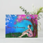 Hübsches Tattooid-Mädchen unter einem Zauberbaum (Stehend Vorderseite)