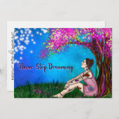 Hübsches Tattooid-Mädchen unter einem Zauberbaum (Vorne/Hinten)