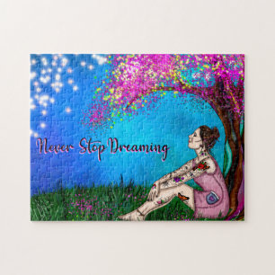 Hübsches Tattooid-Mädchen unter einem Zauberbaum Puzzle