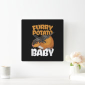 Hübsches TierHamster mit Kartoffeln Quadratische Wanduhr (Zuhause)