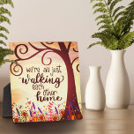 Hübsches Wandern einander Zuhause Inspiration Fotoplatte<br><div class="desc">Inspiration Easel Plaque - hübsche, skurrile und stilvolle Kunstwerke, die zum inspirier und Aufheben geschaffen wurden. Die farbenfrohe, hübsche Blumenbaumgestaltung verleiht Ihrem Tag ein angenehmes Ambiente. Diese spaßigen Easel-Plakate machen große inspirierende Keepsakes für Familie, Freunde, Kollegen, Lehrer, etc.. Das waren beliebte Beileid-Geschenke. Modernere, blumige und motivierend Plaques in meinem Geschäft....</div>