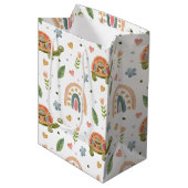 Hübsches Wasserfarbenschildkröten- und Regenbogenm Mittlere Geschenktüte (Vorderseite Schrägansicht)