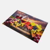 Hübsches Weinland mit Wein und Trauben Fußmatte (Schrägansicht)