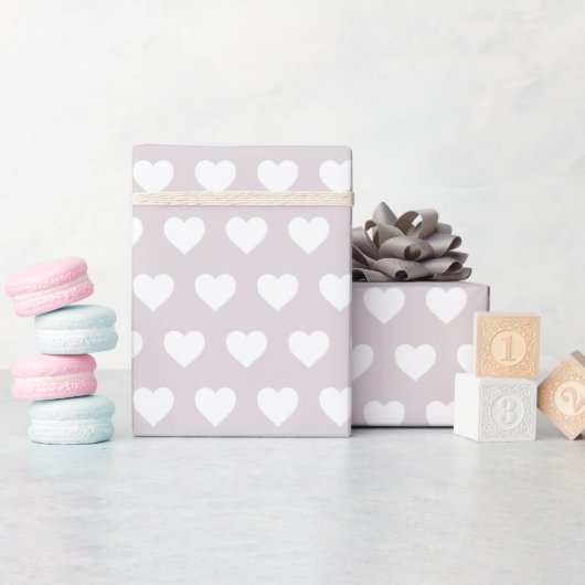 Hübsches weißes Herz Muster Pastel Lila Geschenkpapier (Babyparty)