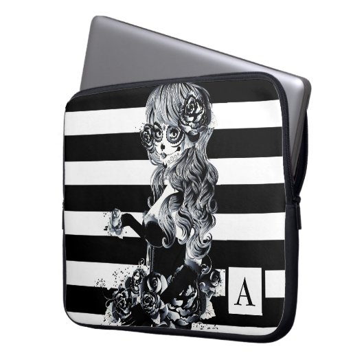 Hübsches ZuckerkulGirl, schwarz und weiß gestriche Laptopschutzhülle (Vorderseite Links)