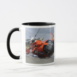 Hubschrauber des Delphins MH-65 zerschmettert bei Tasse
