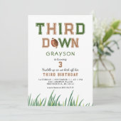 Huddle Up Football 3. Geburtstag Party Einladung (Stehend Vorderseite)