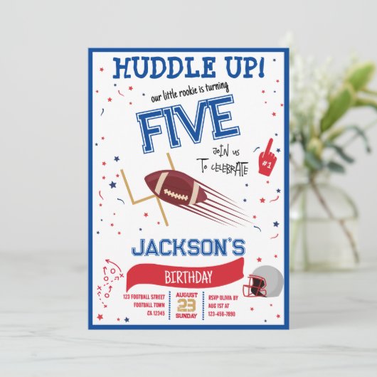 Huddle up Little Rookie Niedlich Football Geburtst Einladung (Stehend Vorderseite)