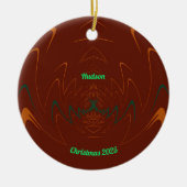 HUDSON ~ 3D CHRISTMAS Red Green Orange 2025 Keramik Ornament (Vorne)