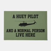 Huey Pilot und normale Person Fußmatte (Vorderseite)
