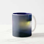 Hufeisen fällt (Niagara Falls) nachts Zweifarbige Tasse (VorderseiteRechts)