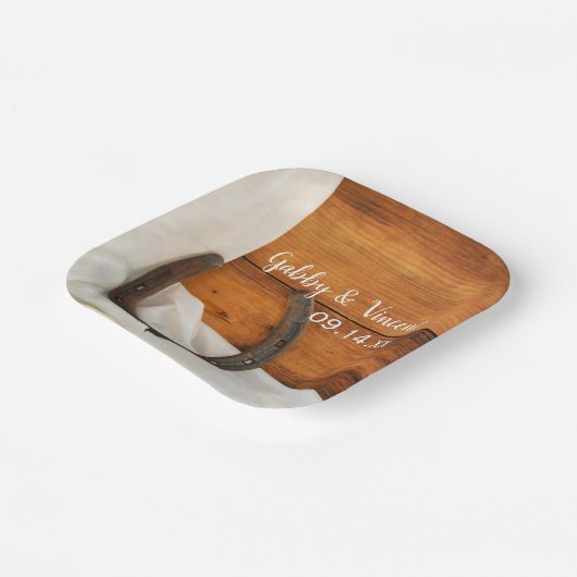 Hufeisen und Satin Country-Barn-Hochzeit Pappteller (Gewinkelt)