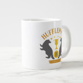 HUFFLEPUFF™ Badger und Cup House Pride Grafik Jumbo-Tasse (Vorderseite Rechts)