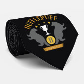 HUFFLEPUFF™ Badger und Cup House Pride Grafik Krawatte (Gerollt)