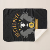 HUFFLEPUFF™ Badger und Cup House Pride Grafik Sherpadecke (Vorderseite (Horizontal))