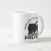 HUFFLEPUFF™ Präfektives Abzeichen Jumbo-Tasse (Vorderseite Rechts)