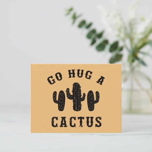 Hug A Cactus Funny Offensive Sprichwort Postkarte (Stehend Vorderseite)
